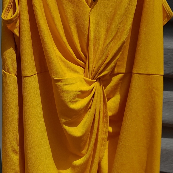 Torrid Bright Yellow V-Neck Spaghetti Straps Tank Top Blouse Womens 2X NWT - Picture 5 of 6